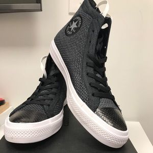 BRAND NEW MENS CONVERSE